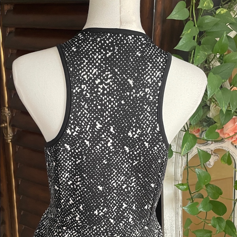 NWT $208 Romeo Juliet Fit Flare Black and White Dress Scuba Feel Pockets Medium - Picture 8 of 11